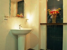 发质如何变好?记住这“5点”,粗糙发质变顺滑,头发变的更浓密_如何让头发浓密